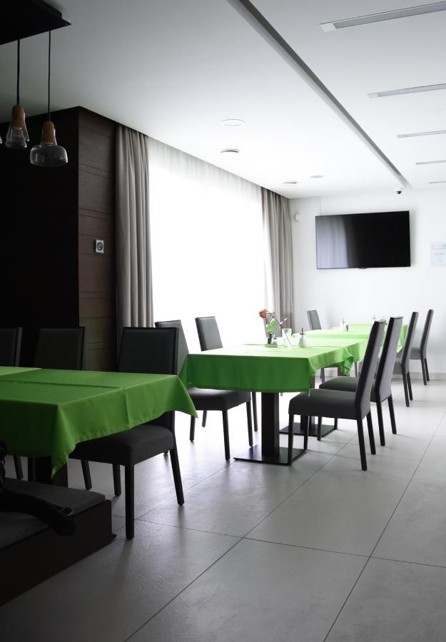 Hotel Harmony Medical & Wellness-Free Parking, 1,8Km From The Center Kroměříž المظهر الخارجي الصورة