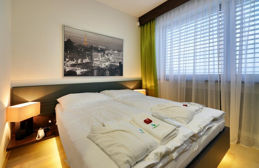 Hotel Harmony Medical & Wellness-Free Parking, 1,8Km From The Center Kroměříž الغرفة الصورة