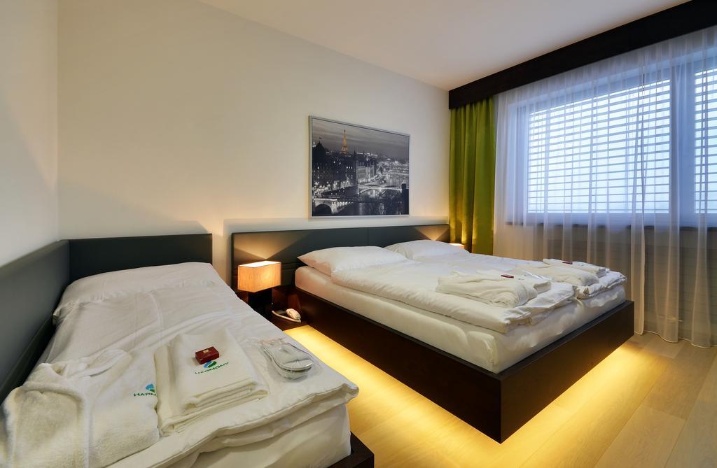 Hotel Harmony Medical & Wellness-Free Parking, 1,8Km From The Center Kroměříž الغرفة الصورة
