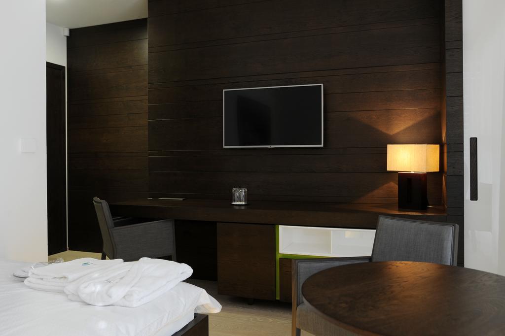 Hotel Harmony Medical & Wellness-Free Parking, 1,8Km From The Center Kroměříž الغرفة الصورة